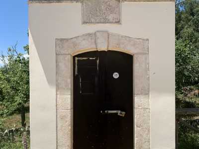...e sulla destra spicca una cabina d'ispezione, usata appunto per controllare la regolarit� del flusso d'acqua